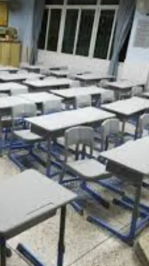 ai character: mi R escuela background