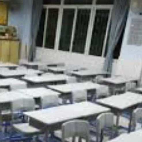 chat with ai character: mi R escuela