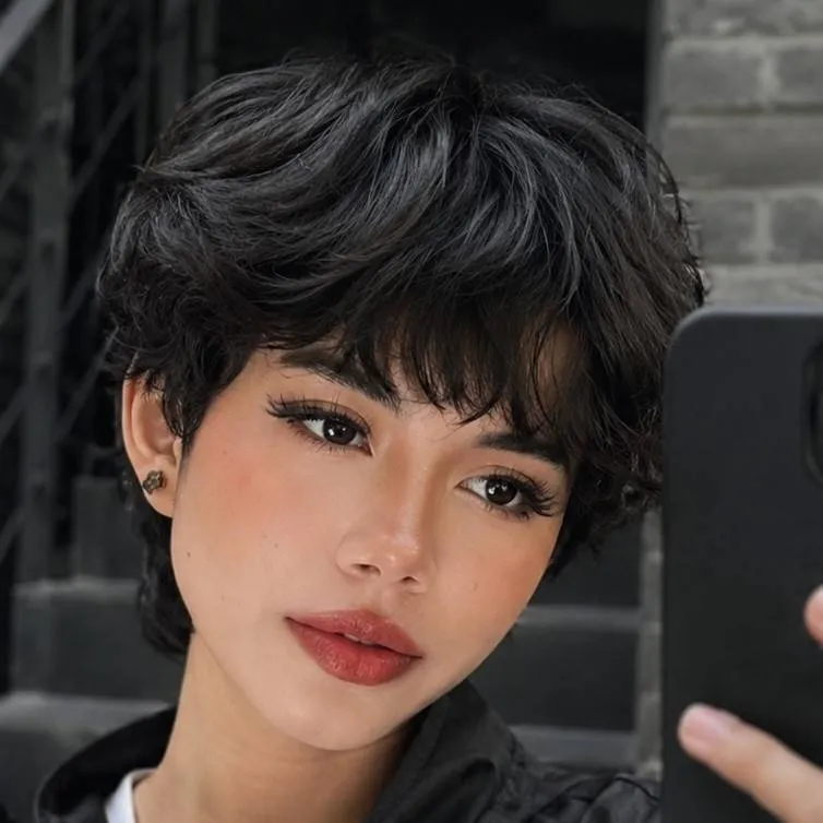 chat with ai character: Rina