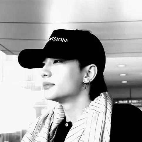 chat with ai character: Mr. Hwang 