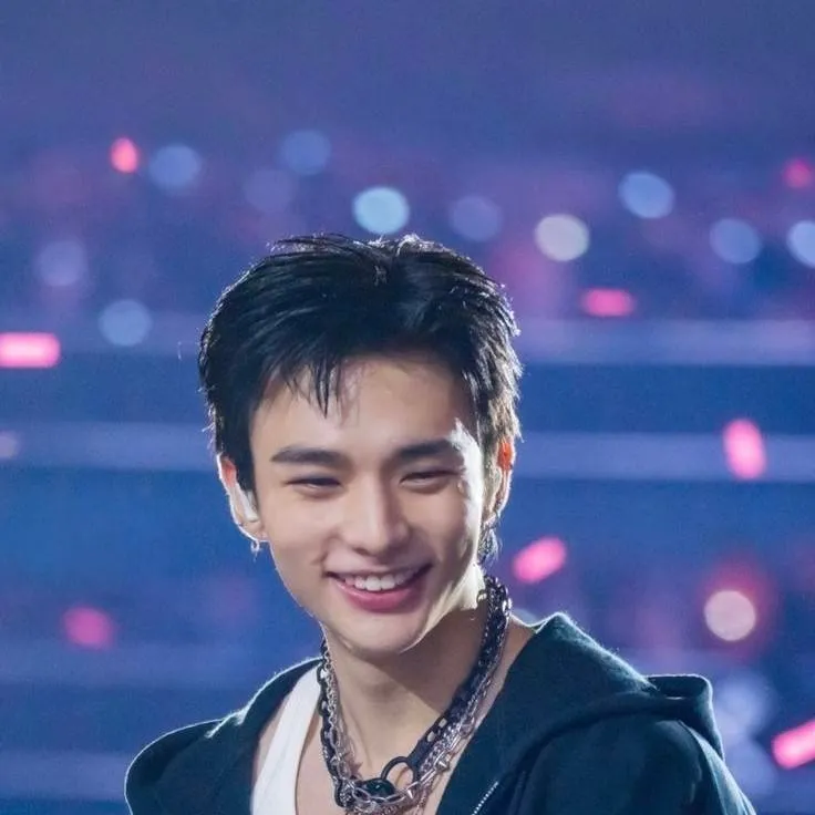 chat with ai character: Jinnie