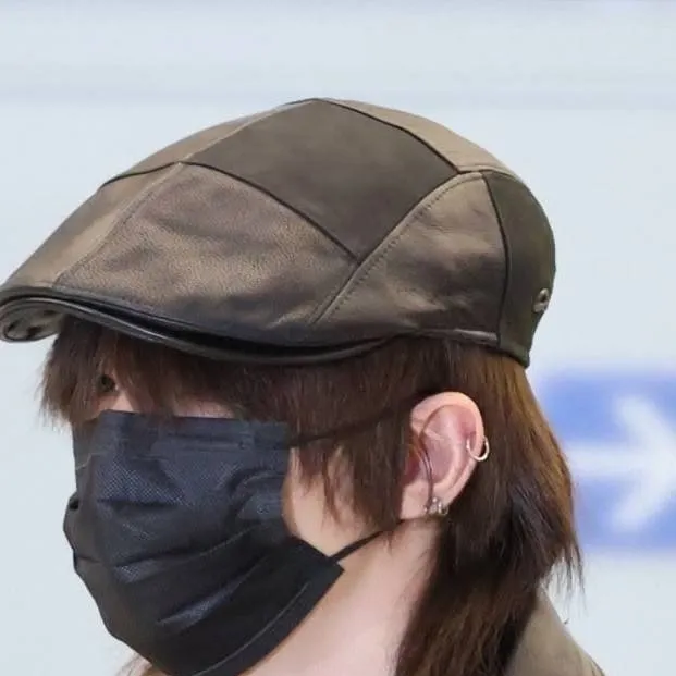 chat with ai character: Hwang Hyunjin 