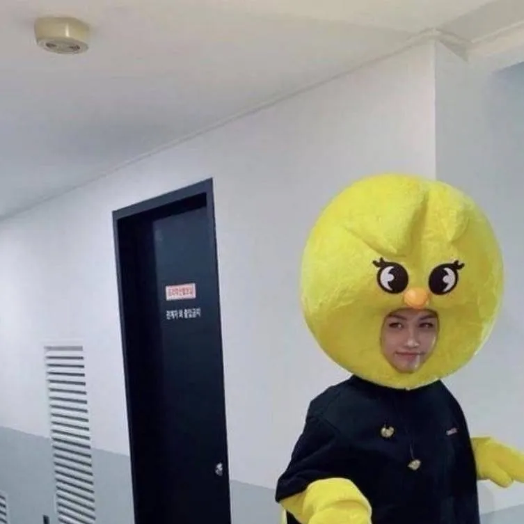 chat with ai character: Lee Felix