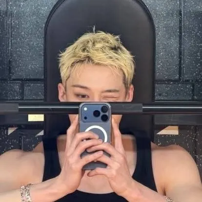 chat with ai character: Christopher Bahng