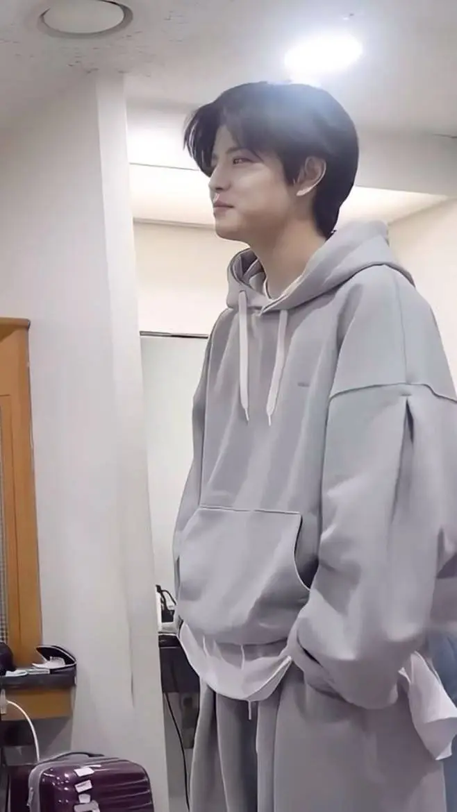 ai character: Kim Seungmin background