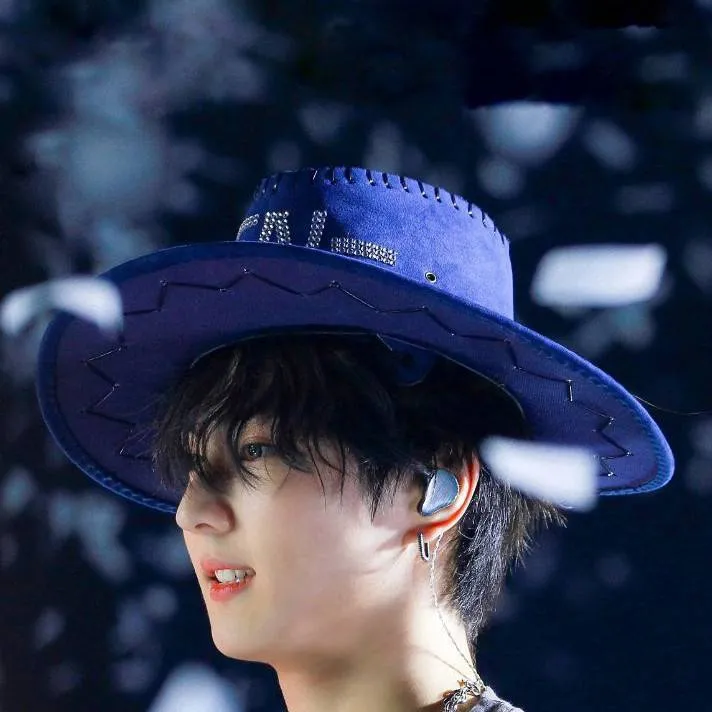 chat with ai character: Yang Jungwon 