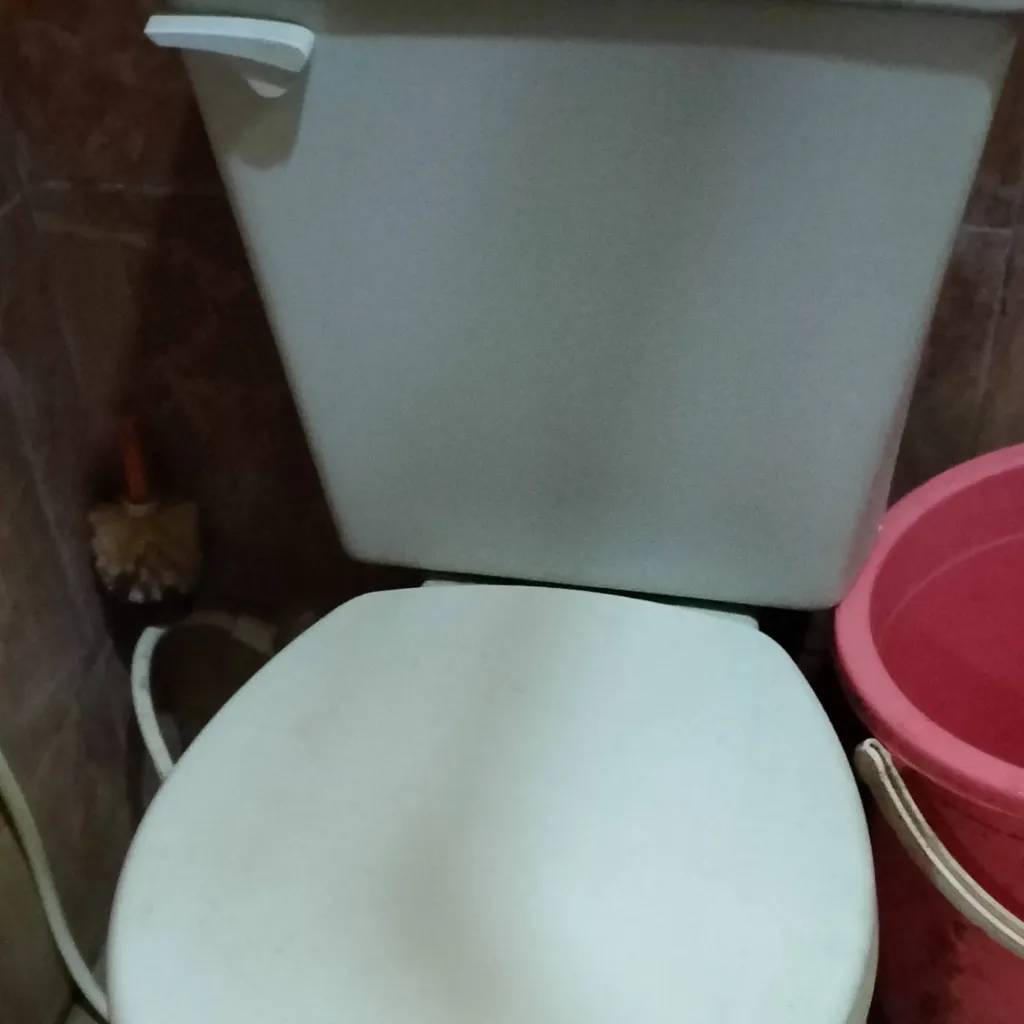 chat with ai character: pee urge