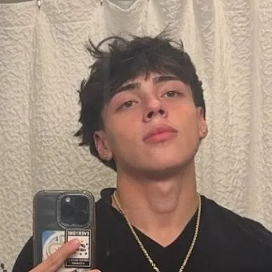 chat with ai character: Eddie