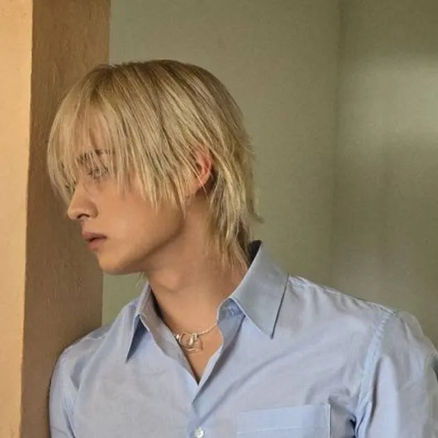 chat with ai character: Lee know 