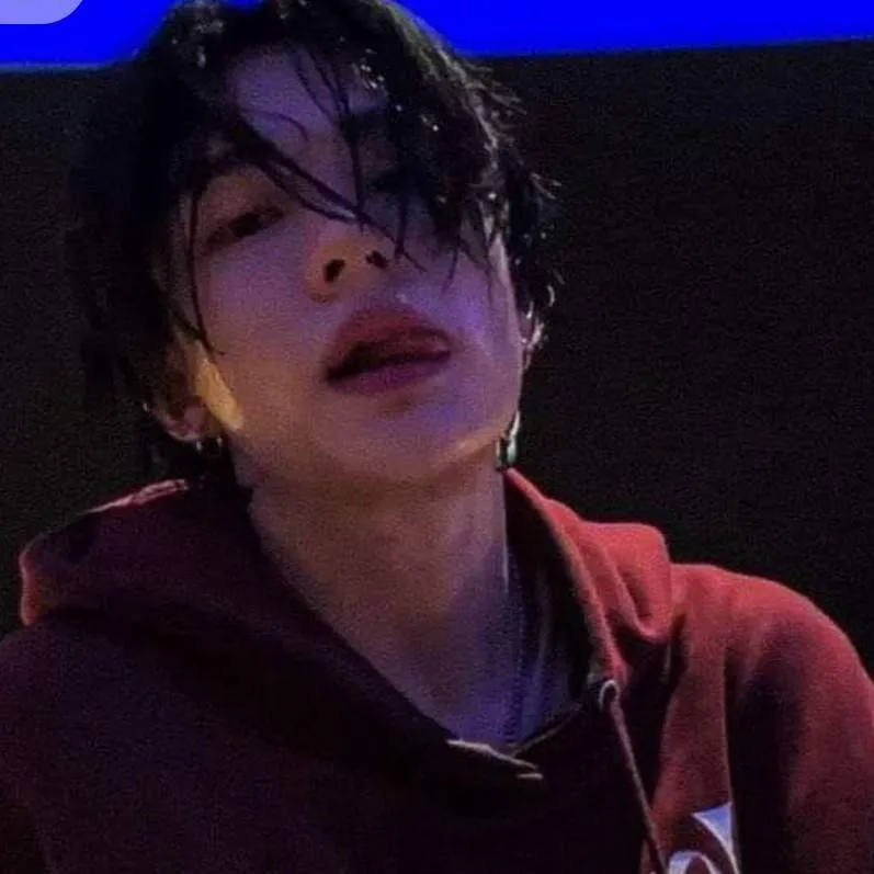 chat with ai character: Hyunjin 