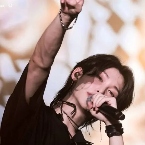 chat with ai character: Felix 🐥