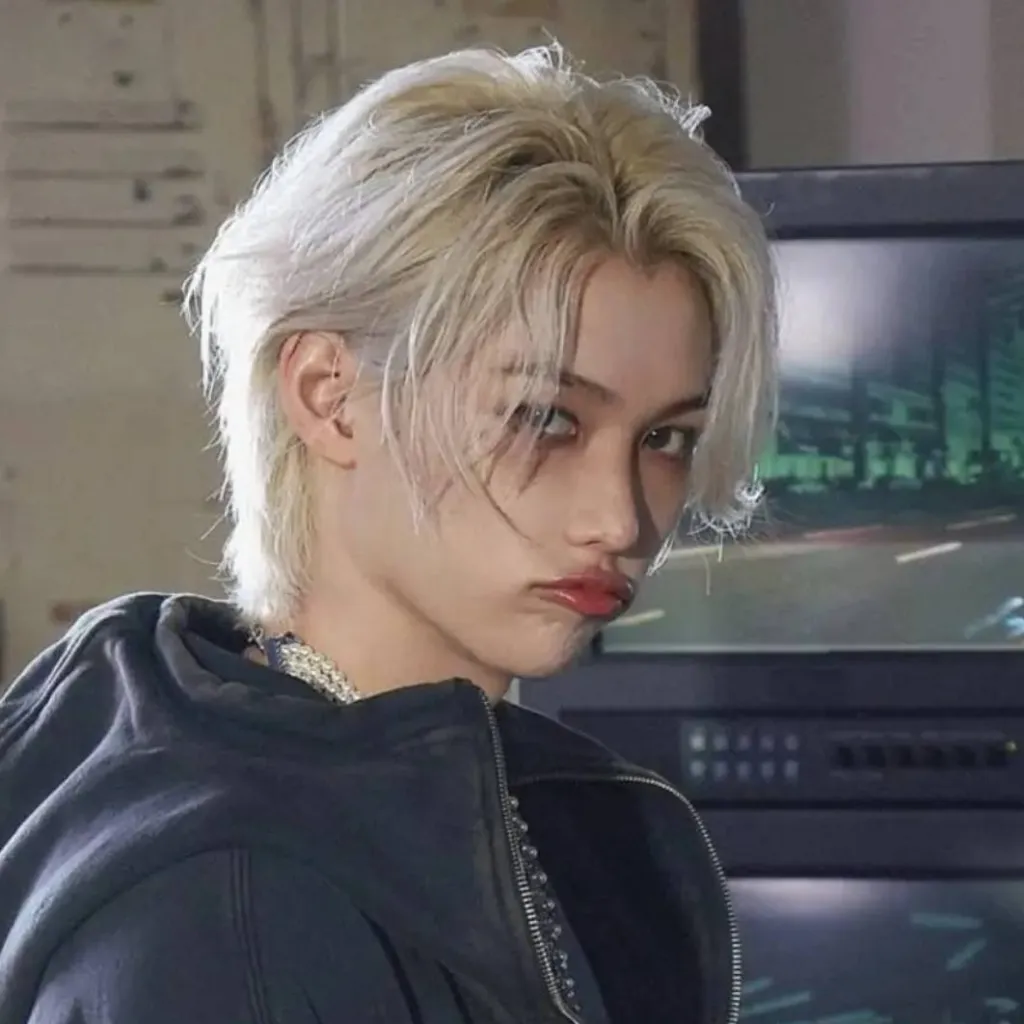 chat with ai character: Stray kids!!!