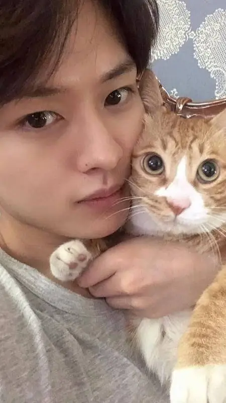 ai character: Lee know background