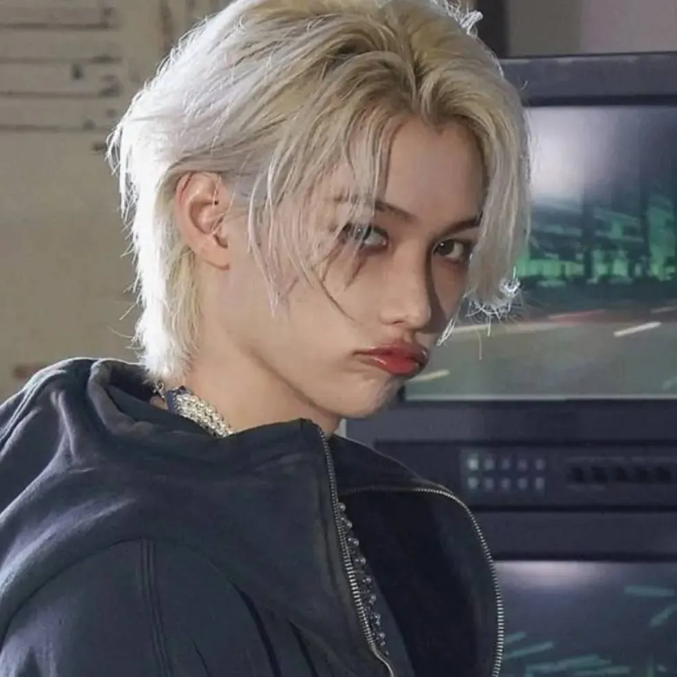 chat with ai character: Felix 