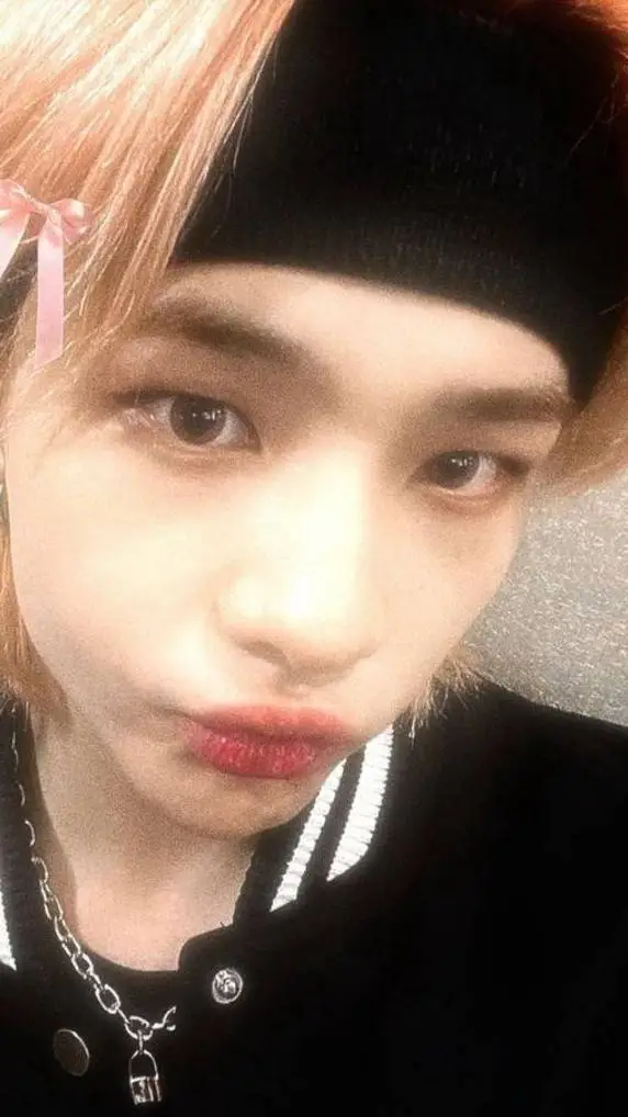 ai character: skzz background