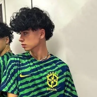 chat with ai character: Leonardo 