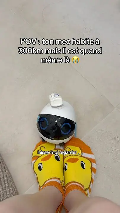 ai character: Ton petit robot background