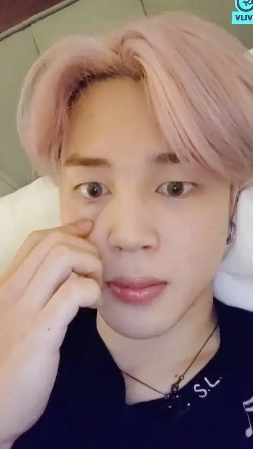 ai character: émilie background