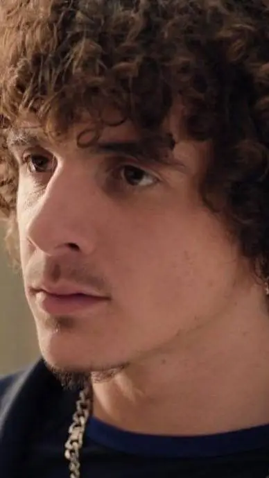 ai character: Léo background