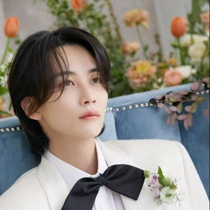 chat with ai character: Blaise