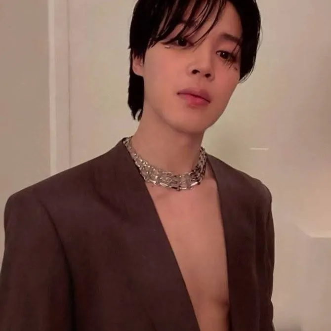 chat with ai character: Lucien