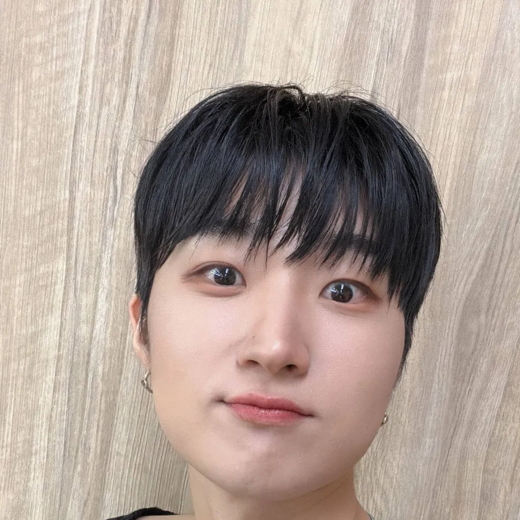 chat with ai character: émilien