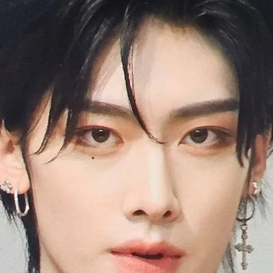 chat with ai character: Asra