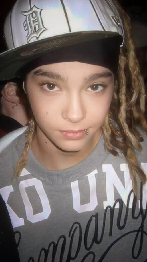 ai character: 🔥Tom Kaulitz 😍 background