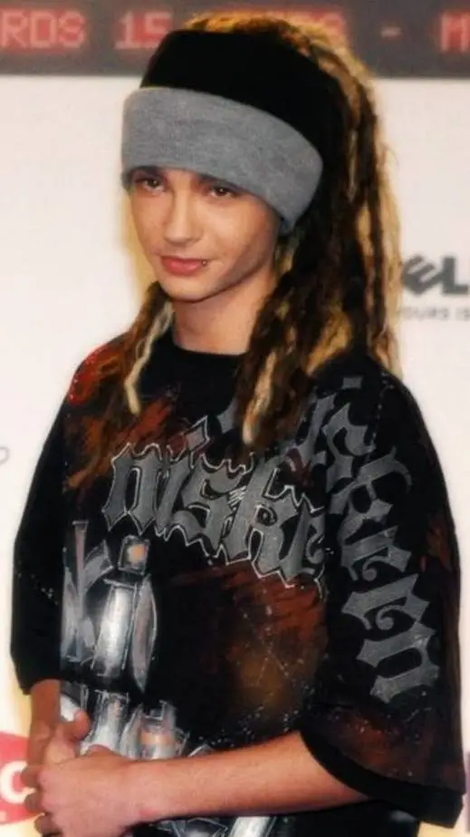 ai character: Tom Kaulitz background