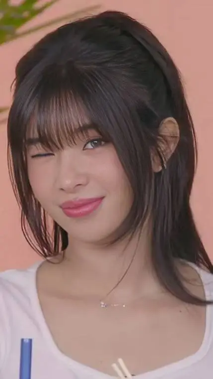 ai character: Sophia Laforteza ⚓ background