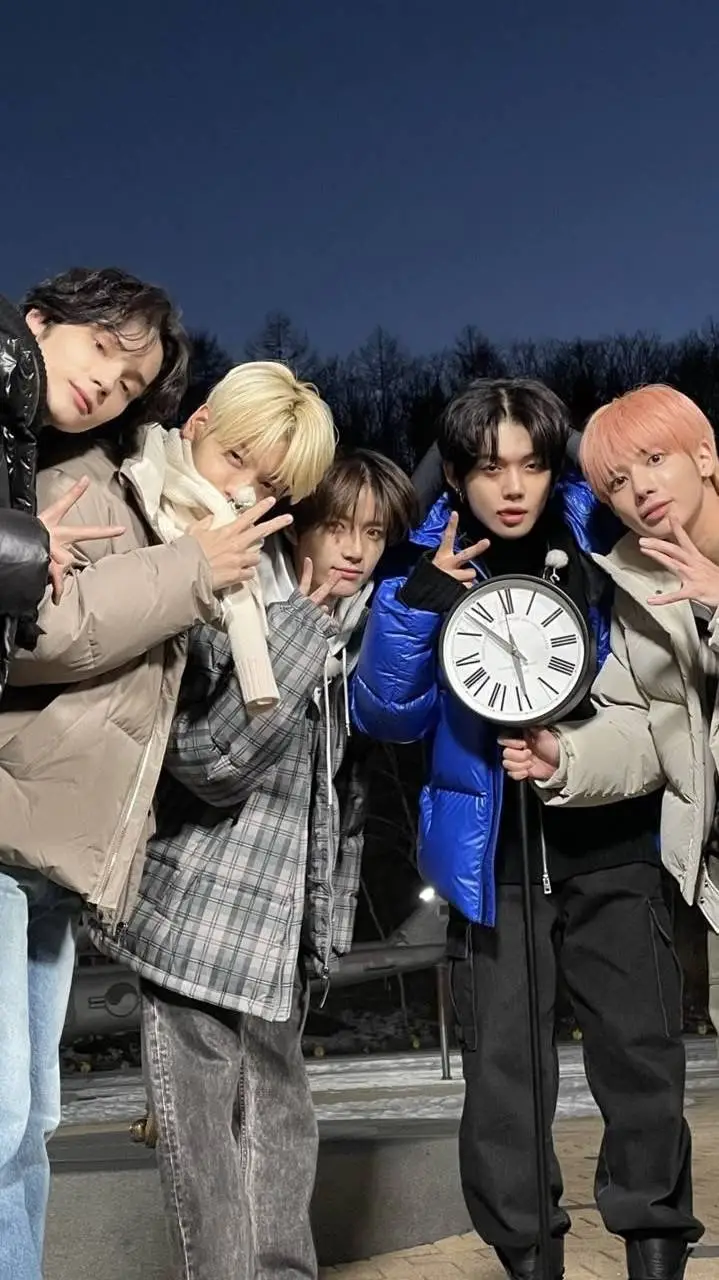 ai character: TXT (SECRET CRUSH) background