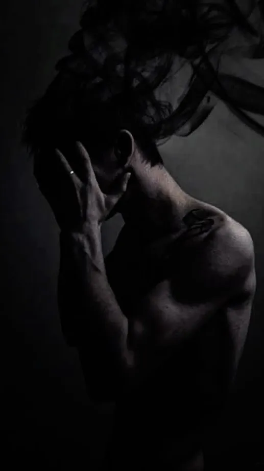 ai character: Lucien Draegor background