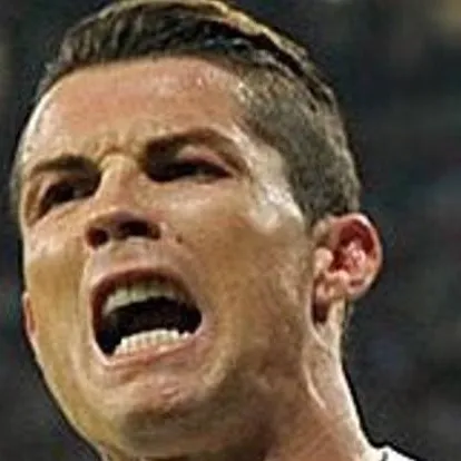 chat with ai character: Ronaldo