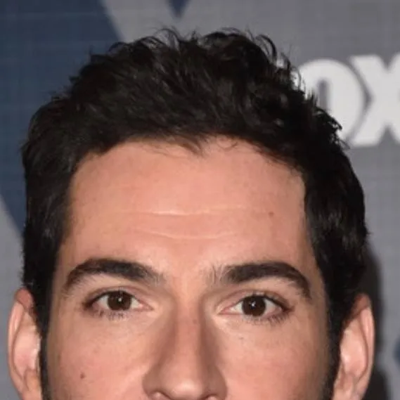 chat with ai character: tom ellis 