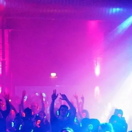 chat with ai character: kid disco