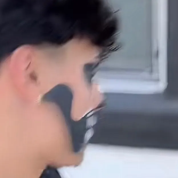 chat with ai character: Chino  🎀