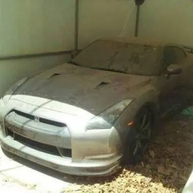 chat with ai character: GTR R35 abandonado