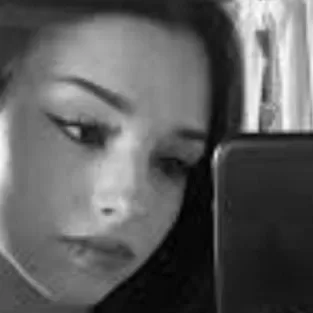 chat with ai character: brisa moyano