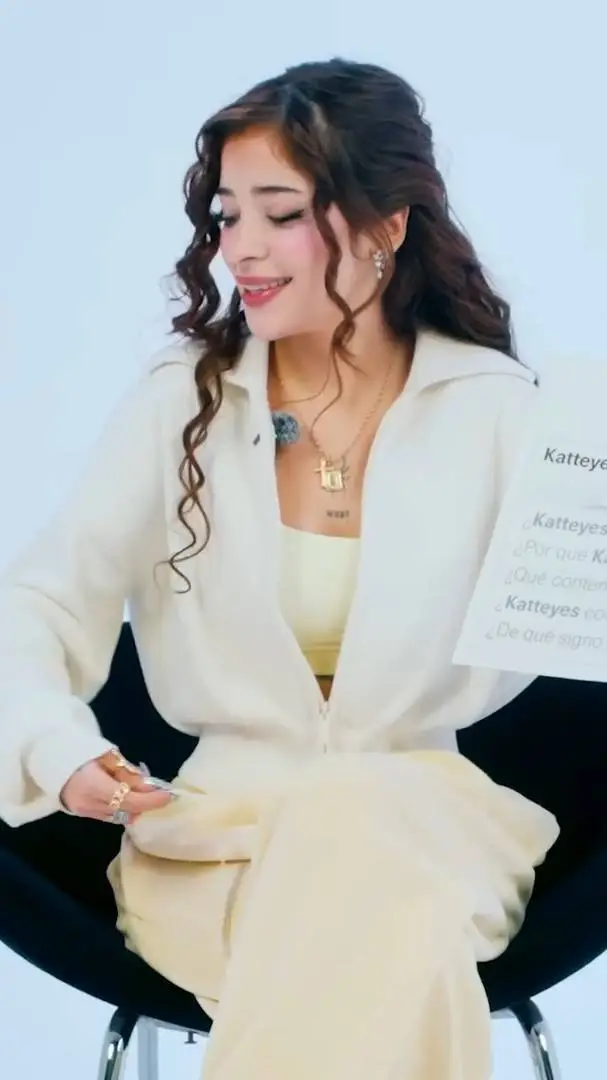 ai character: Katteyes  background