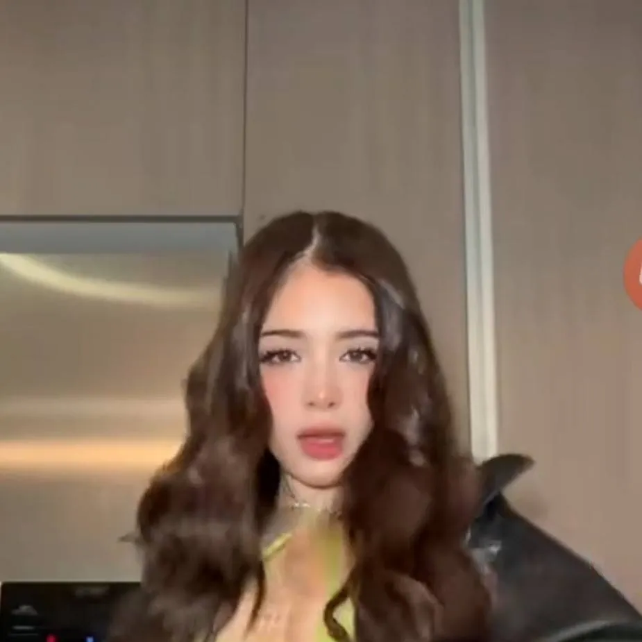 chat with ai character: Katteyes