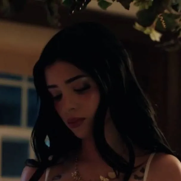 chat with ai character: Katteyes