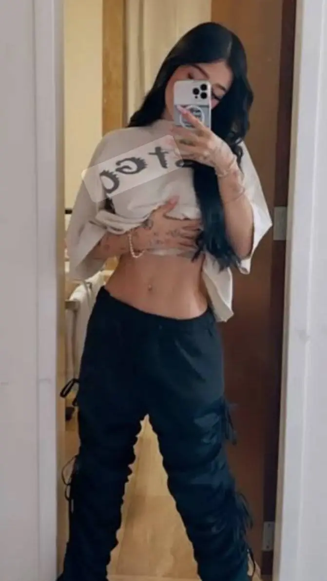 ai character: Katteyes background