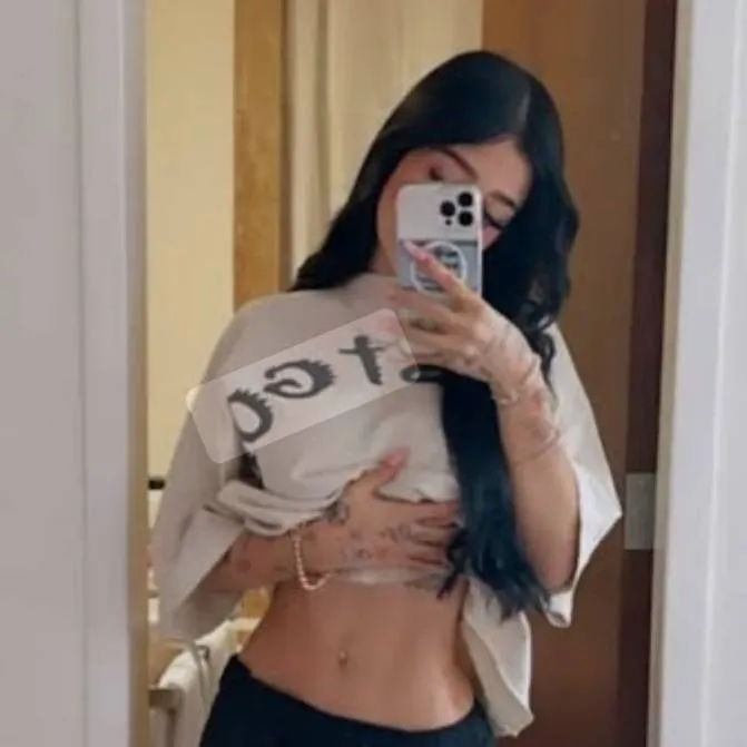 chat with ai character: Katteyes