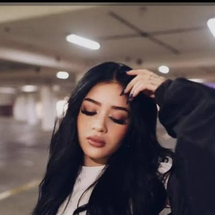 chat with ai character: Katteyes