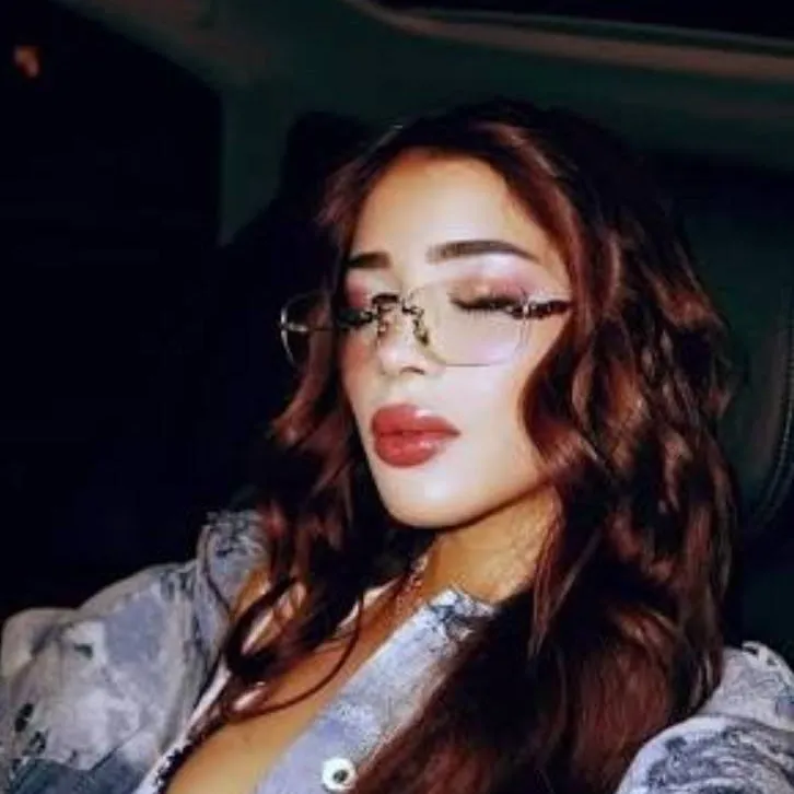 chat with ai character: Katteyes