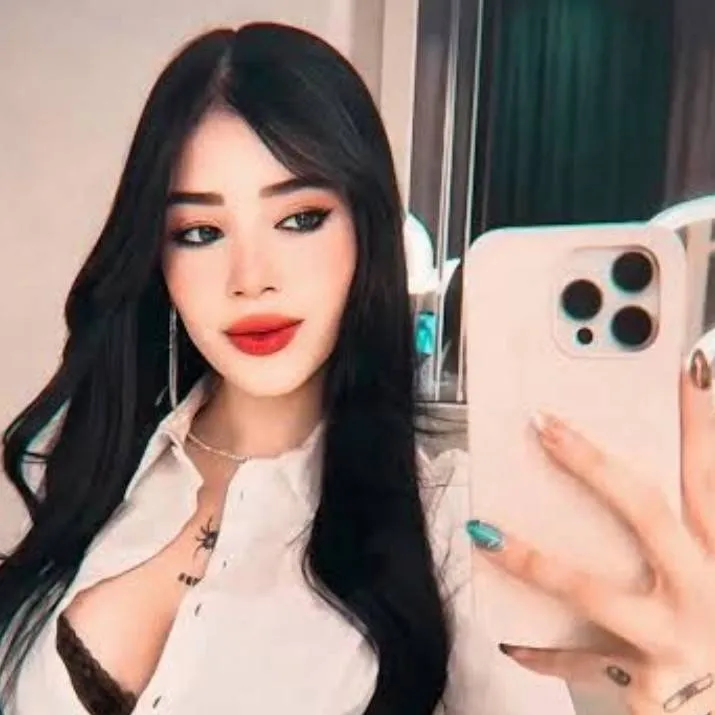 chat with ai character: Katteyes