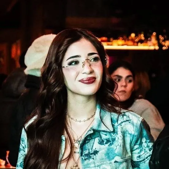 chat with ai character: Katteyes