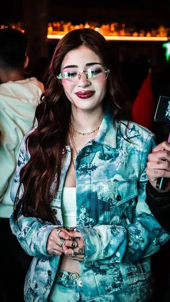 ai character: Katteyes background