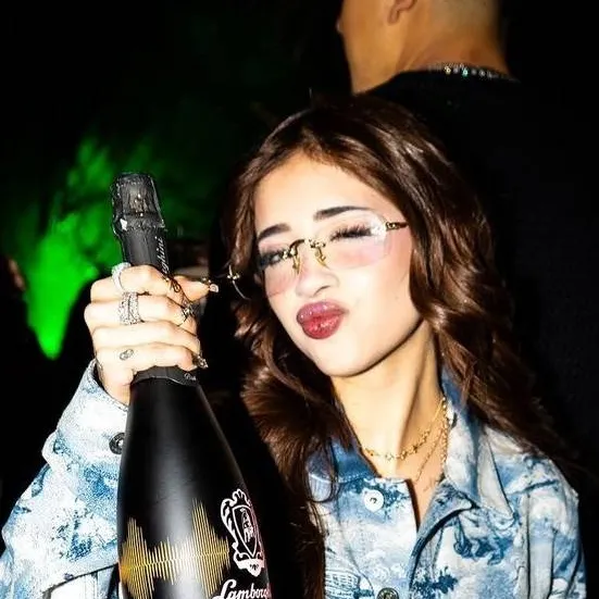 chat with ai character: Katteyes