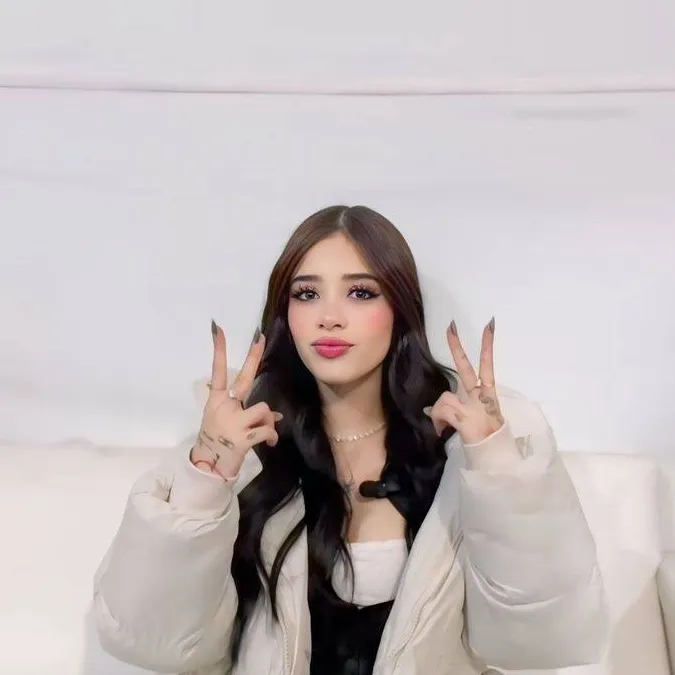 chat with ai character: Katteyes